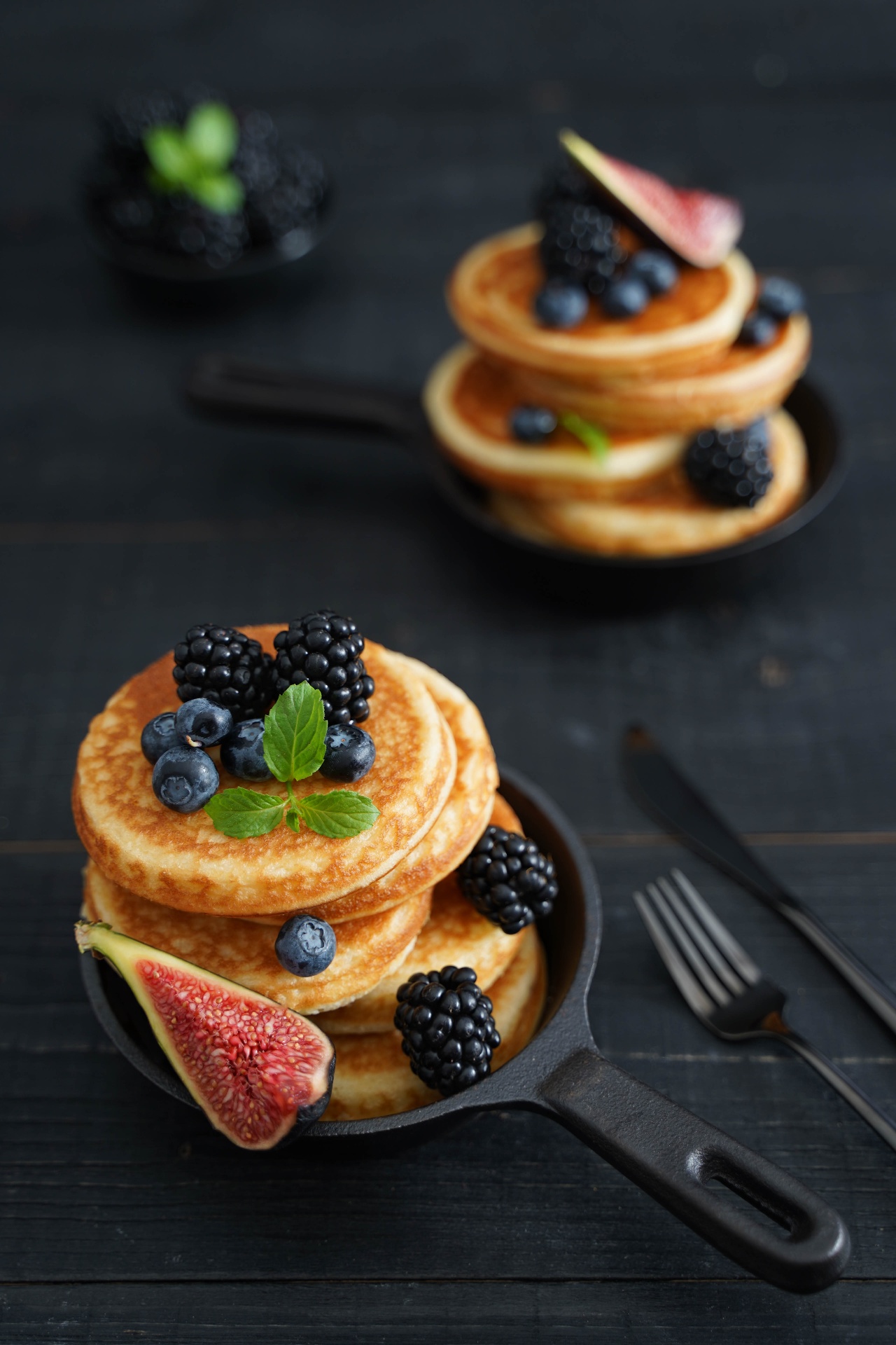 Sunlit waffles with syrup — Pancakes, Waffles & Berries