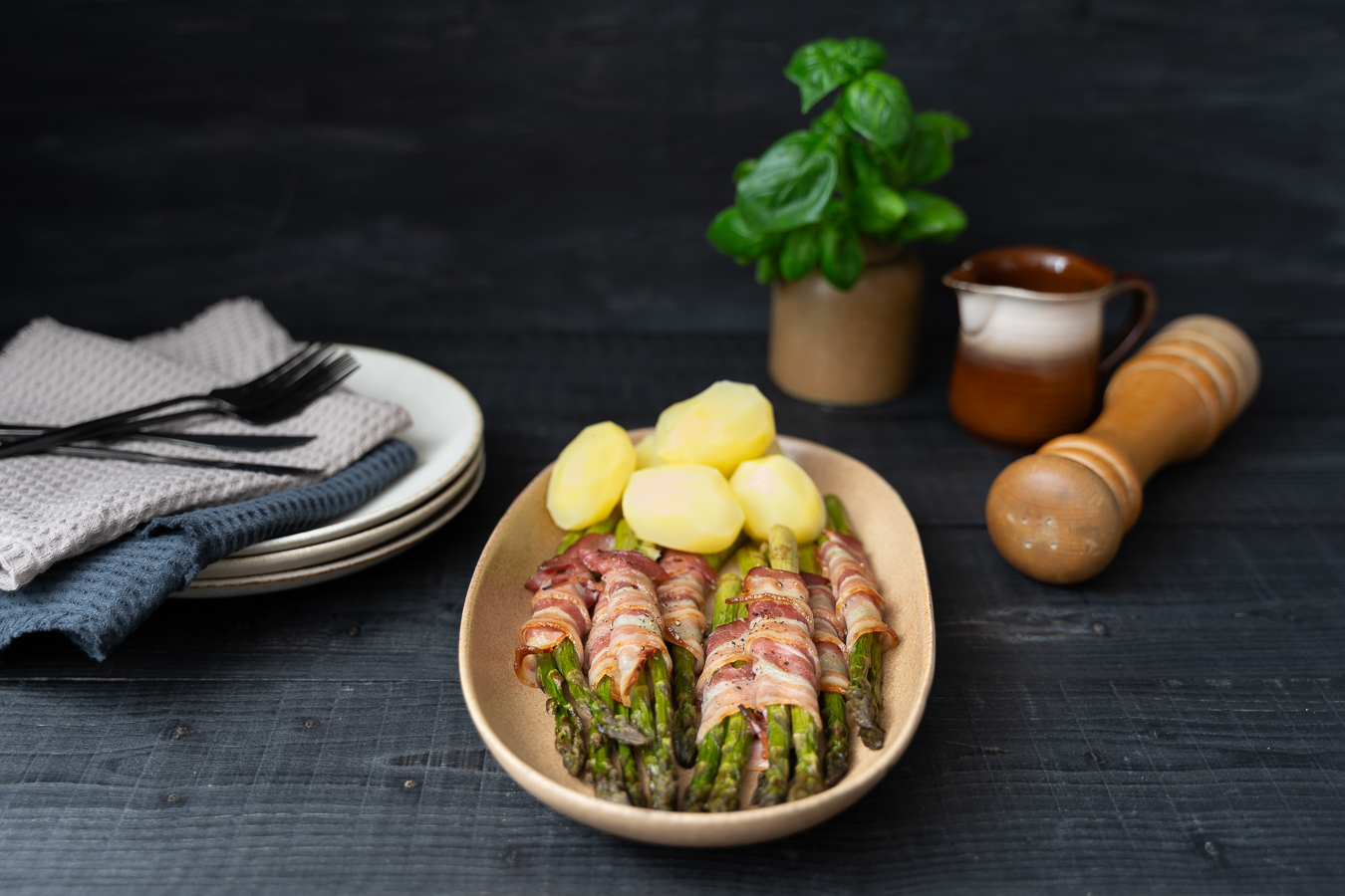 Bacon-wrapped asparagus on dark wood — Green Kitchen