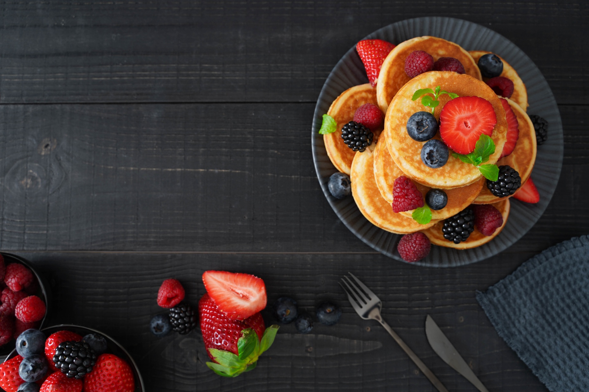 Waffles with berries — Pancakes, Waffles & Berries
