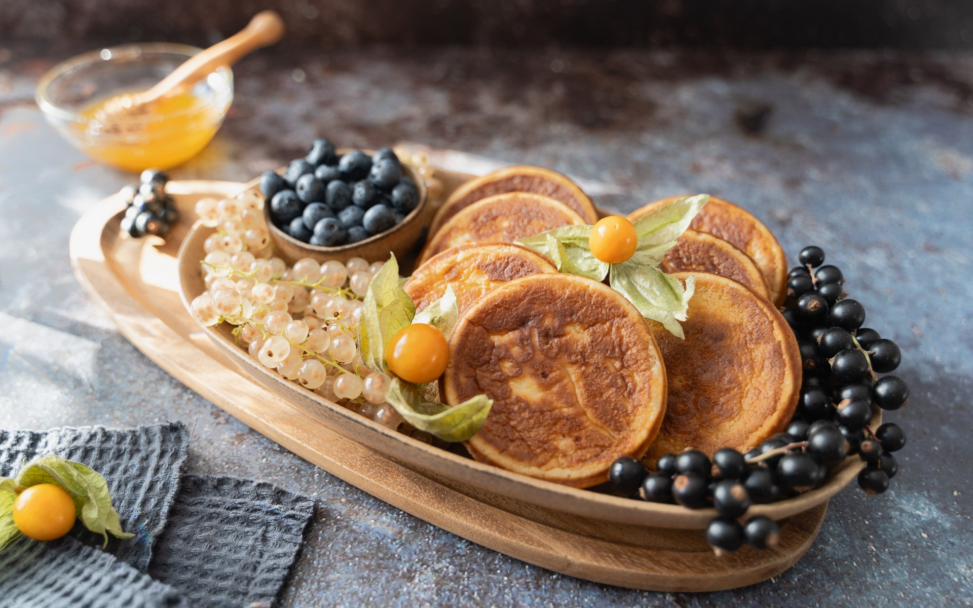 Editorial food photography — Pancakes & Berries cluster