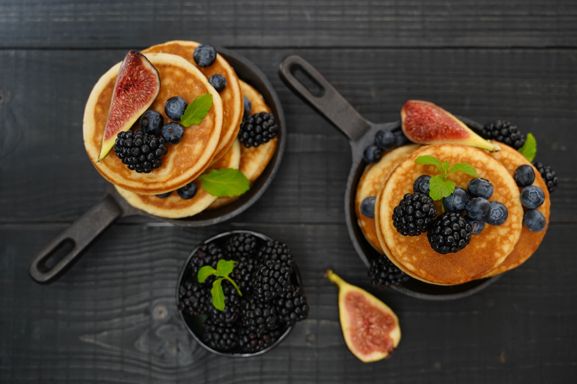 Waffles with syrup — Pancakes, Waffles & Berries