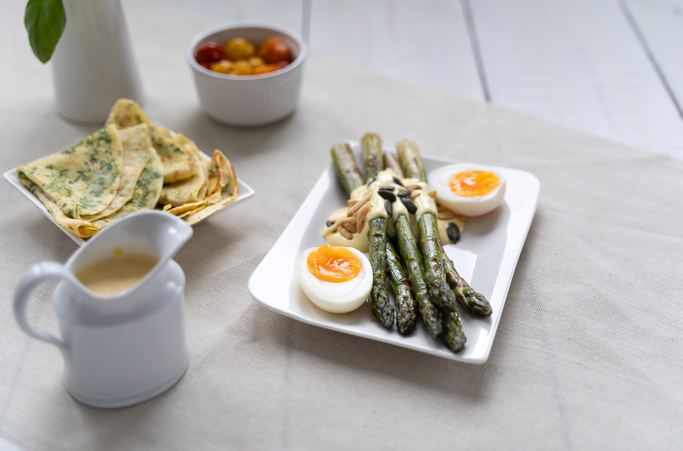 Asparagus with crêpes, egg and hollandaise — Green Kitchen