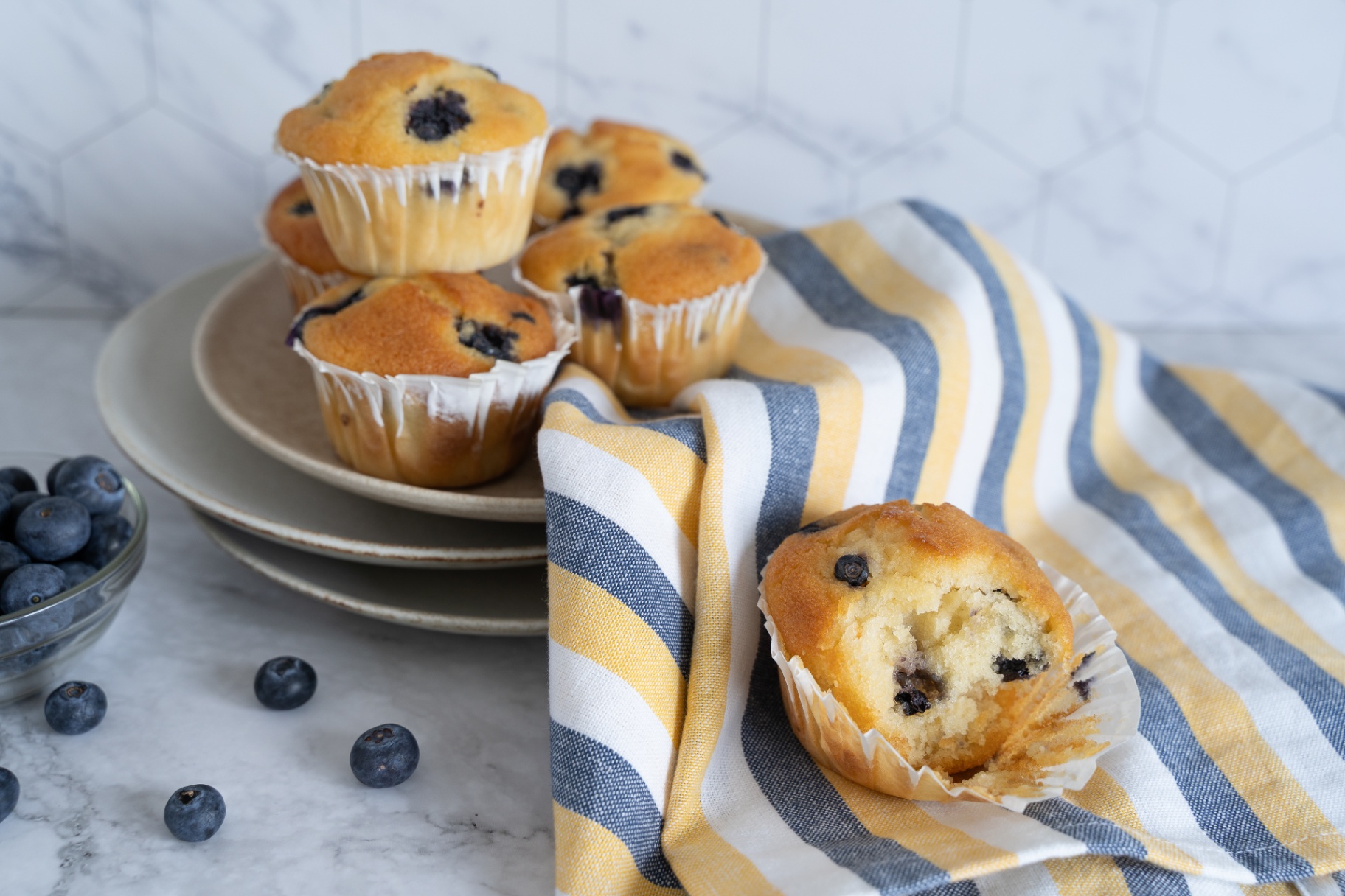 Muffins with striped linen — Bakery Notes